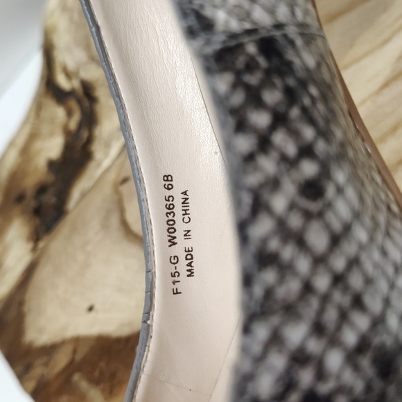 Cole Haan Grey Snake Skin Heels, Size 6B - Picture 9 of 14